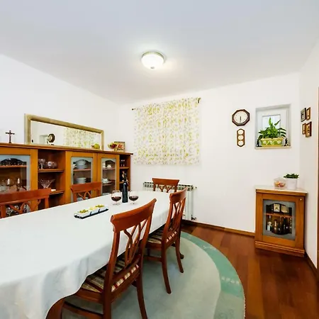 Apartamento Mihael *